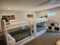Sleeps 27/Pickleball Court/Game Room/Hot Tub/Pool/Batting Cage/Beach