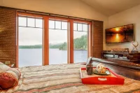 Lakefront Luxury on Deer Lake