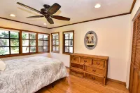 Lrg Wine Country Estate on creek w Pool/Spa sleeps 8