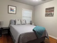 The Glad House 4bedrms 2 bath!