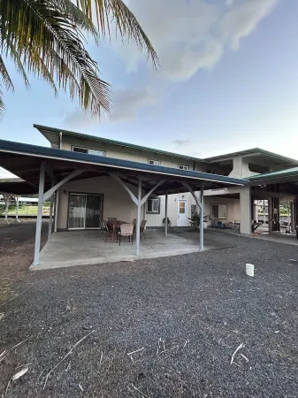 Superb 5-bedroom house in charming Hilo. Near mall, restaurants, and beaches.