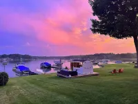 Lakefront Luxury Living: Chef's Kitchen, Fire Pit, Stunning Views & Boat Rental