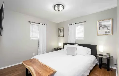 Mindfully Mellow  3Bd 1Bath Five Below附近的飯店