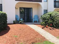 St Augustine Beach Island Escape 2 bed,2 bath,1st floor condo steps to the beach