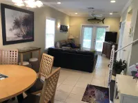 Clean and Relaxing!!   3 King Suites!!  Home with everything you need Hotel a Stock Island