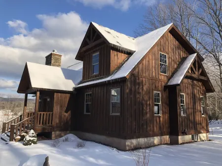 "New Home" Idyllic  Mt Views ,Pond & Horse farm views 2 min to Town