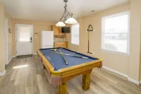 7BR House w/Pool. 250 yrd Walk to Beach and Ocean View in Gallery Row