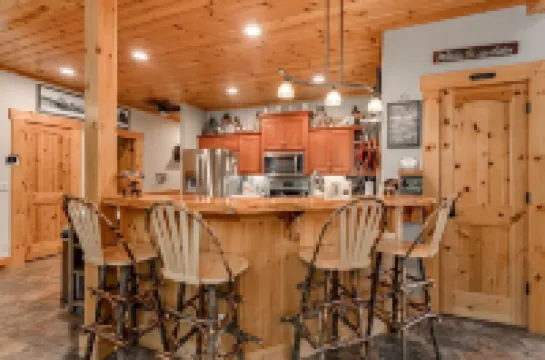Immaculate Hand-Hewn Log Cabin ~ Private Wooded Setting In Egg Harbor