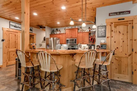 Immaculate Hand-Hewn Log Cabin ~ Private Wooded Setting In Egg Harbor