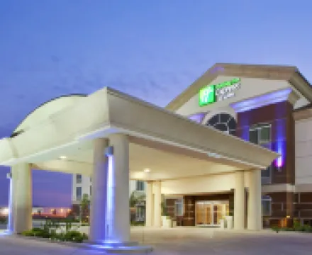 Holiday Inn Express & Suites DINUBA WEST by IHG