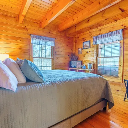 Cast Iron Cabin - Hot Tub & Mountain View - Near Chattanooga