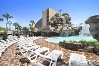 Days Inn by Wyndham Panama City Beach/Ocean Front
