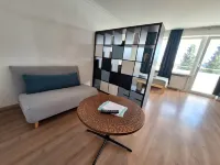 Schöne, neu Renovierte Wohnung mit Balkon für bis zu 4 Personen