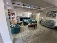 Walk to Beach/Village, Heated Saltwater Pool, Strong WiFi
