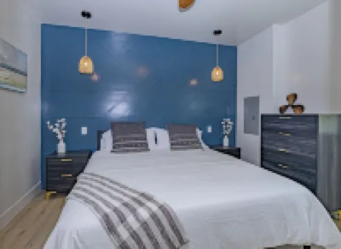 Luxury modern with breathtaking sunset views!