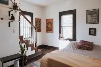 Tranquil Pet-Friendly Bungalow in Midtown Springfield with High-Speed Wi-Fi - 홈스테이