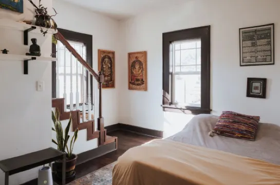 Tranquil Pet-Friendly Bungalow in Midtown Springfield with High-Speed Wi-Fi