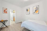 Comfortable Home Near LA With Full Kitchen & Laundry Отели рядом с достопримечательностью «The Lizard Theater Company»