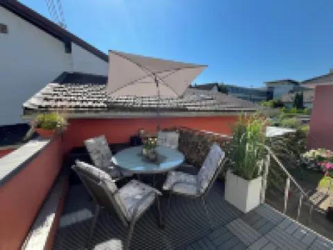 Spacious Apartment over 2 Floors in a Central Location with Castle View, Wallbox