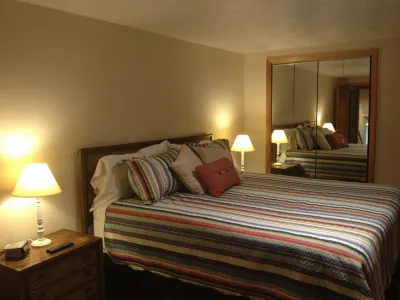 Large Glen chalet near Storyland in the White Mountains, club pool available