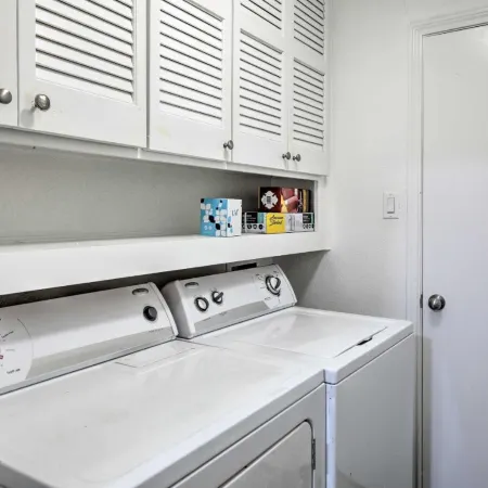 Tulane Modern Richardson Retreat w/ Pool & Indoor Hot Tub!