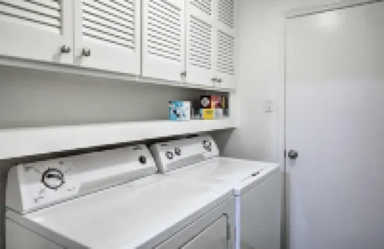 Tulane Modern Richardson Retreat w/ Pool & Indoor Hot Tub!