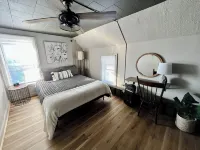Luxury Retreat! Large 3 bedroom upstairs townhouse!Suny Potsdam in the backyard!