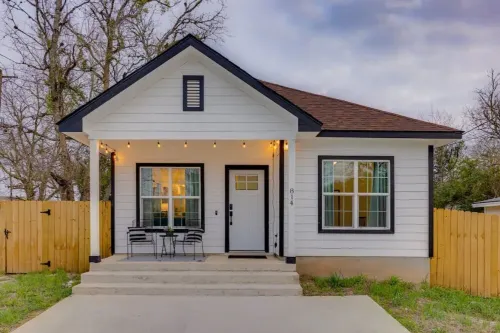 Near BBQ & F1, Self-Check in, Fast WiFi, Dishwasher Hotels in Lockhart