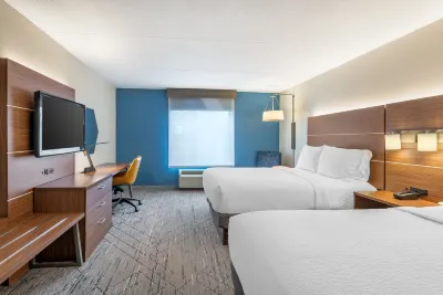 Holiday Inn Express & Suites Petersburg - Fort Gregg Adams Hotels near Krupp K5(E) Railway Canon