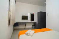 Sans Hotel Widarasari Cirebon Hotel dekat Galery Channa Cirebon