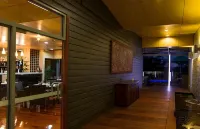 Cicada Lodge - bar