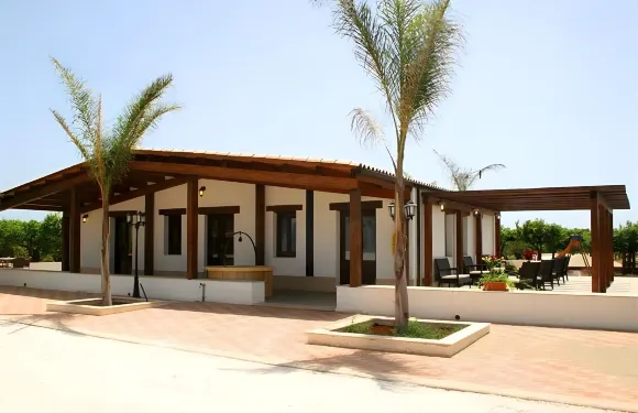 特拉代利莫尼酒店