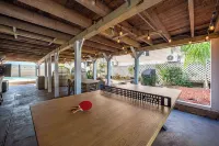 Private Heated Pool + Outdoor Oasis. 3 Blocks to the Beach!