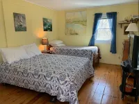HyannisPort 2Br Cottage w/ King and Queen Beds.  5-Min Walk to 3 Ocean Beaches!