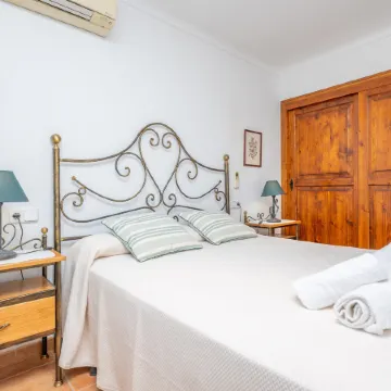 REYNES - Rustic villa with private pool and free Wi-Fi