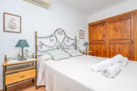 REYNES - Rustic villa with private pool and free Wi-Fi - Homestays