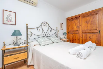 REYNES - Rustic villa with private pool and free Wi-Fi Hotels in Sa Pobla