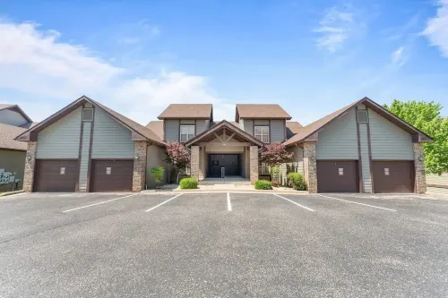 Holiday Villa Near Sdc, Lake, Fish Hatchery, Plus Ledgestone Golf Course on Site