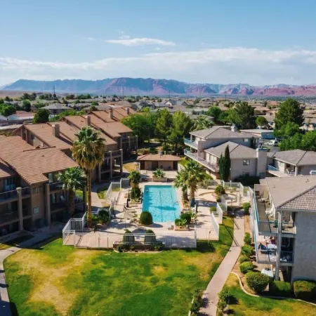Newly Remodeled Condo - 2 Person Jetted Tub/Shower, Pools, Hot Tubs, Pickleball