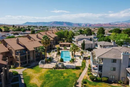 Newly Remodeled Condo - 2 Person Jetted Tub/Shower, Pools, Hot Tubs, Pickleball