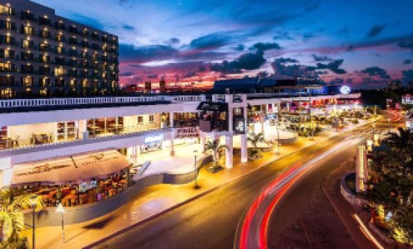 Sonesta Maho Beach All Inclusive Resort Casino & Spa