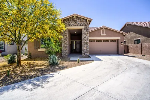 NEW!! GORGEOUS 4 Bed Desert Oasis with Pool!