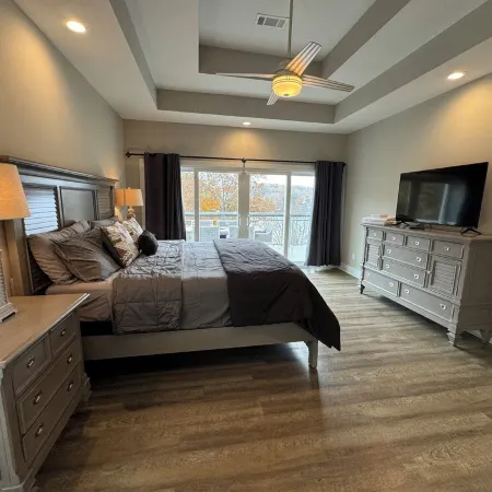 New 6 Bedrooms! Lake Barkley Lake House
