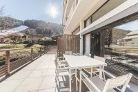 Modern, spacious apartment in the centre of Morzine near the ski lifts.