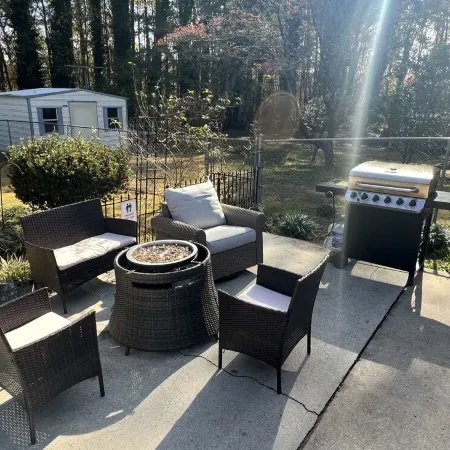 *Private/Contempo/Cozy/House & pool/17 min from ATL & in the Atlanta Metro Area*