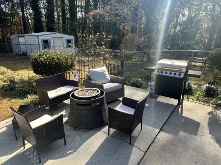 *Private/Contempo/Cozy/House & pool/17 min from ATL & in the Atlanta Metro Area*