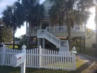 4BR Home with Private Dock on Warm Spring Fed Canal with Gulf Access Hotels in Hudson