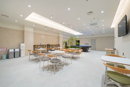 Chungju H Avenue H Avenue City Hall Branch Отели в г. Чхунджу