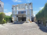Votel Hotel De'Pratnya Kediri Hotels near Simpanglima Gumul Monument