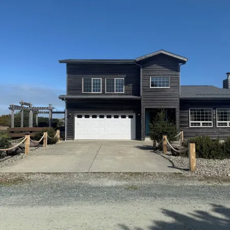 Bandon Beach and Golf Retreat, plus pet friendly.